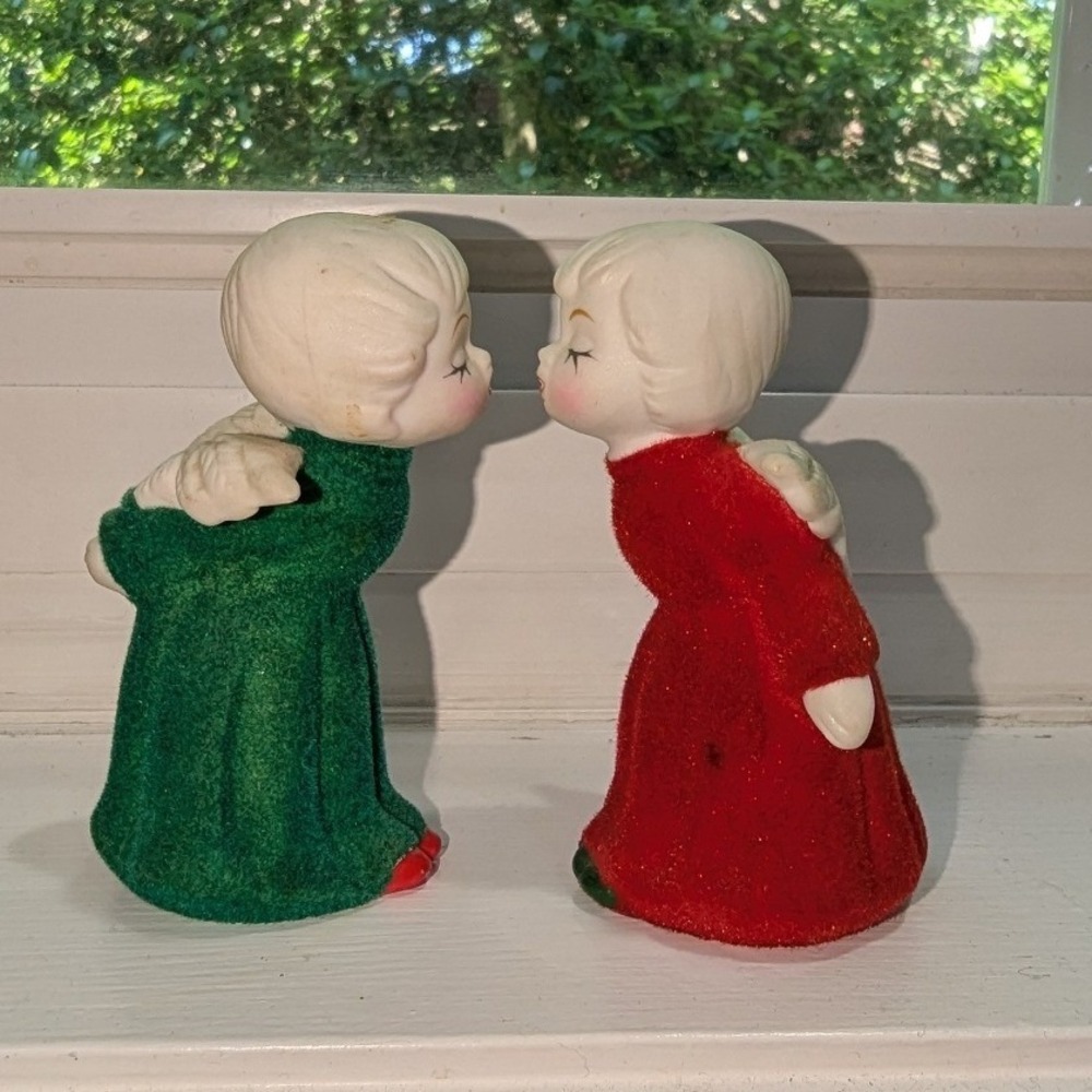 Kissing Angels Figurines Unisex OS Red Green Christmas Vintage Decor